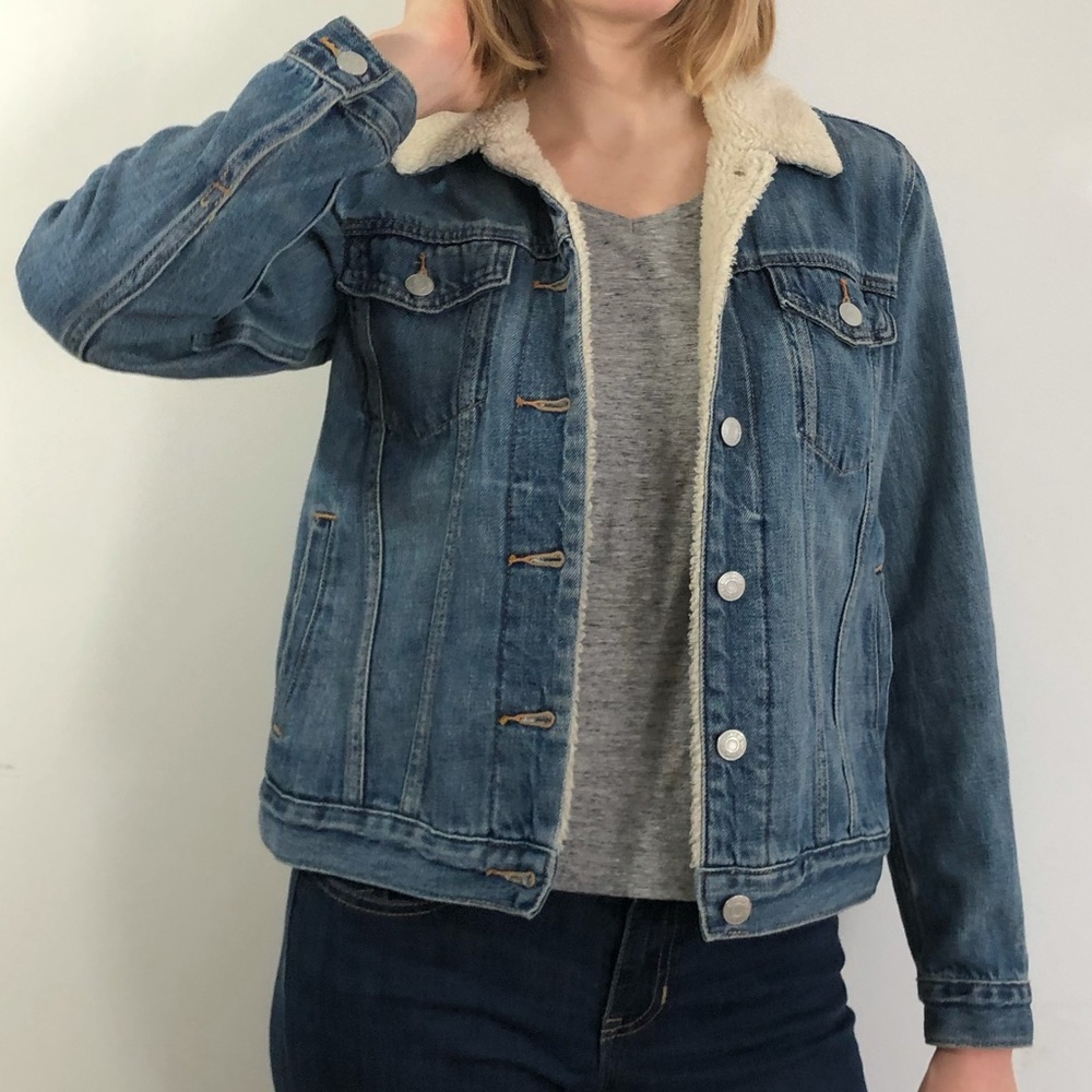 Jean jacket w/ faux shearling lining